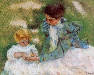 メアリー・カサット Painting - 子供と遊ぶ母親 母親の子供たち メアリー・カサット